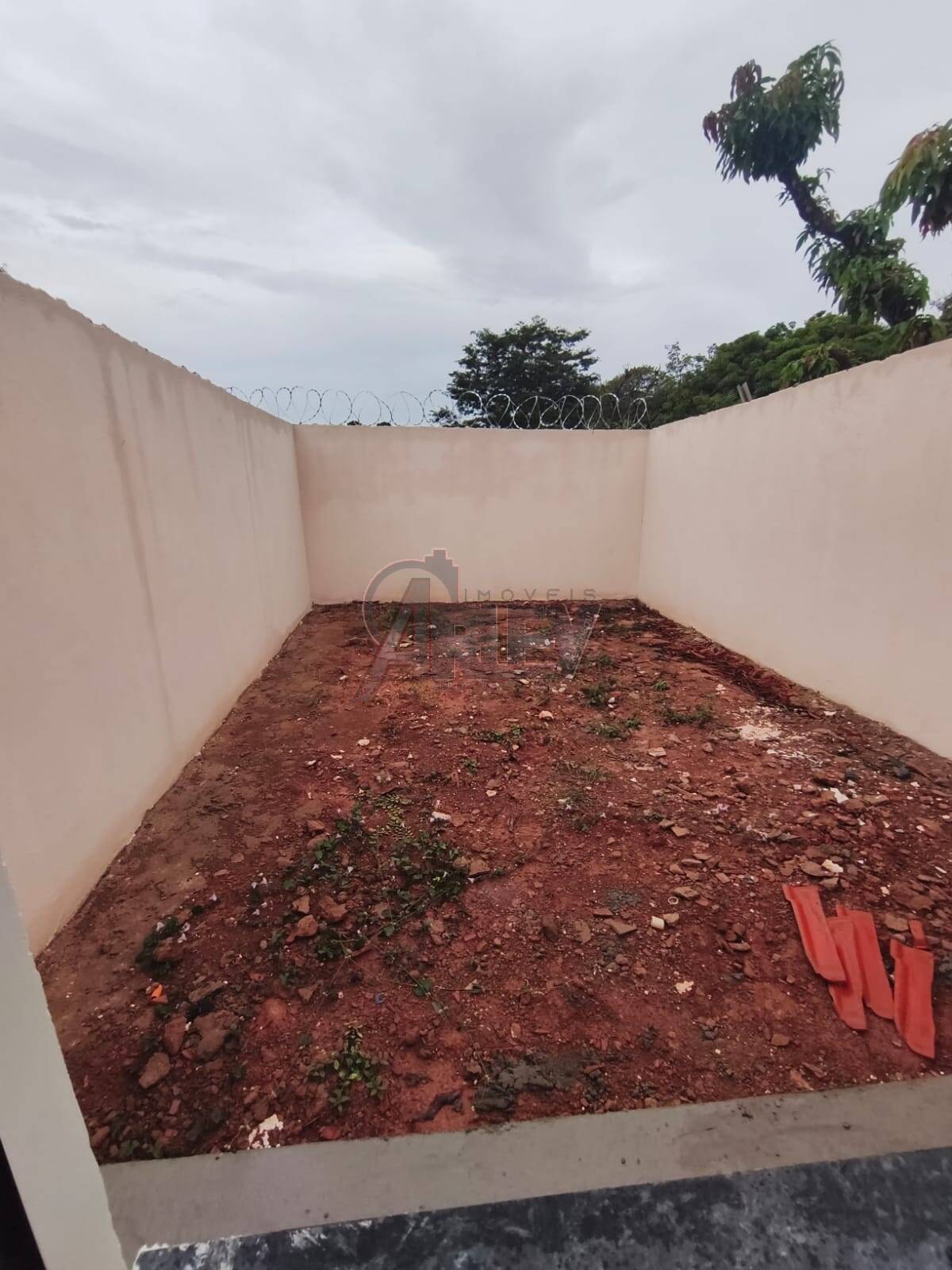 Vende se Casa bairro Santa Rafaela Lote 135 m2 Aceita Financiamento