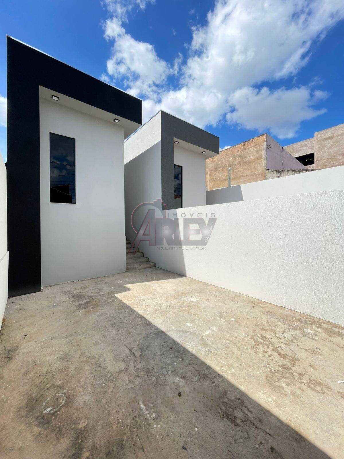 Vende se Casa Bairro Maracanã 3 quartos Lote 165 m2 Aceita Financiamento